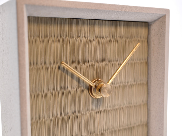 シンプルなアナログ置き時計　畳　い草　コンクリート　 5枚目の画像