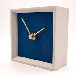 シンプルなアナログ置き時計　藍染　ネイビー 3枚目の画像
