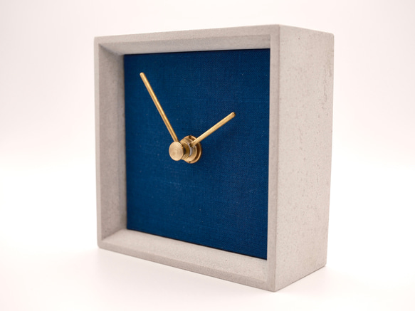 シンプルなアナログ置き時計　藍染　ネイビー 3枚目の画像