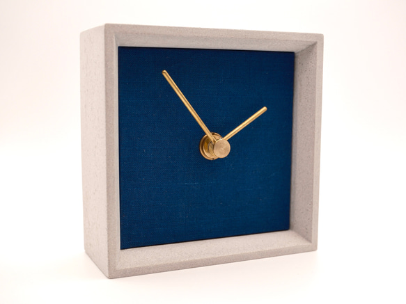 シンプルなアナログ置き時計　藍染　ネイビー 2枚目の画像
