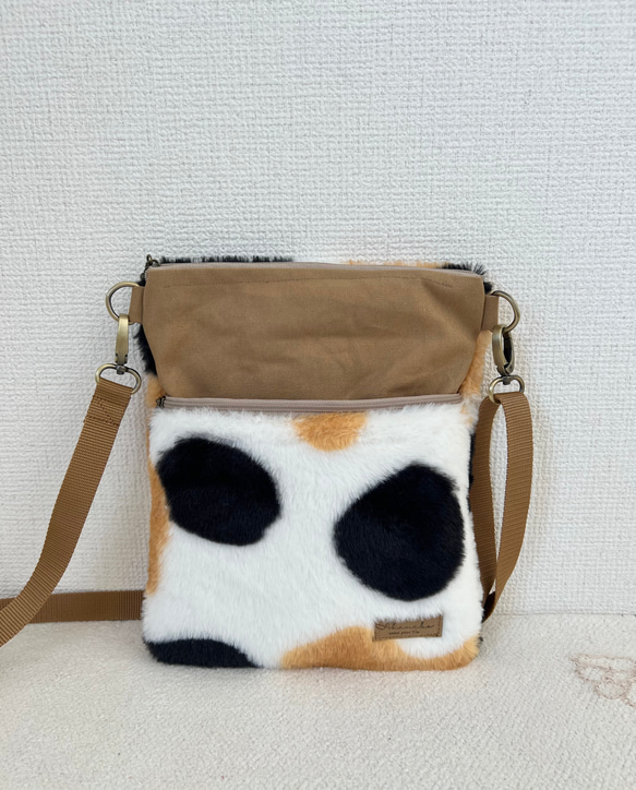 三毛猫ボア　小さめサコッシュ　ファー　ショルダーバック　スマホショルダー　akaneko 猫バッグ 2枚目の画像