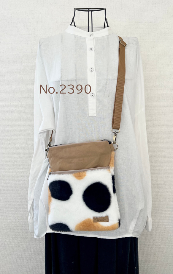 三毛猫ボア　小さめサコッシュ　ファー　ショルダーバック　スマホショルダー　akaneko 猫バッグ 1枚目の画像