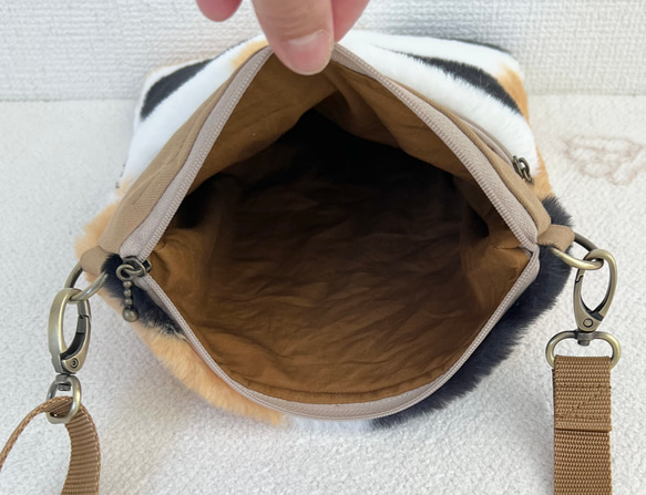 三毛猫ボア　小さめサコッシュ　ファー　ショルダーバック　スマホショルダー　akaneko 猫バッグ 7枚目の画像
