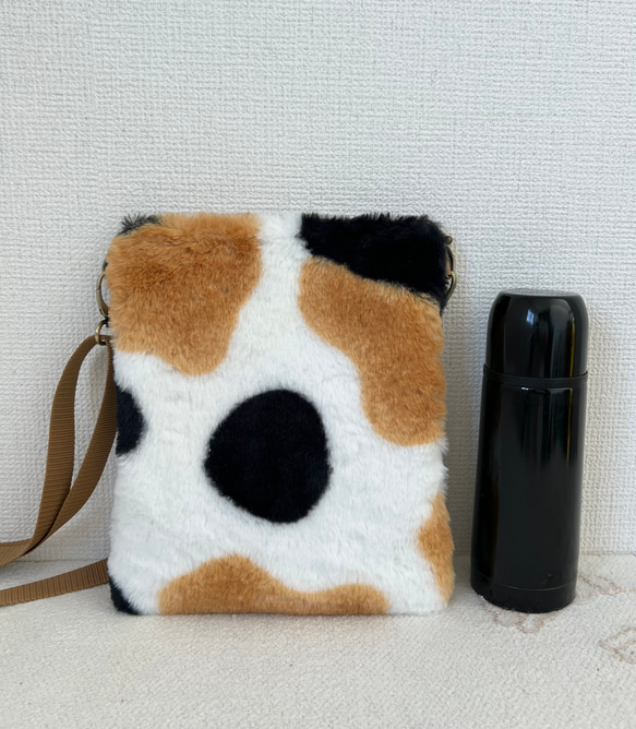 三毛猫ボア　小さめサコッシュ　ファー　ショルダーバック　スマホショルダー　akaneko 猫バッグ 3枚目の画像
