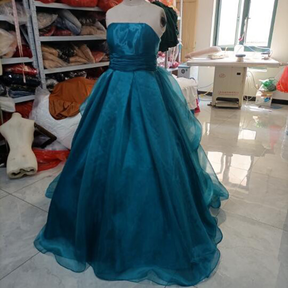 華麗藍色漸層連身裙，可拆式公主袖，豐滿柔軟荷葉邊，婚禮/招待會 第10張的照片