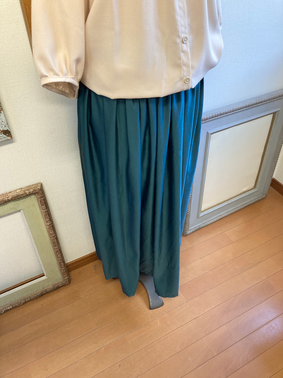 可愛又成熟❤️緞面材質的褶皺長裙藍色（尺寸不限L-LL） 第7張的照片