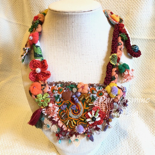 お花のチョーカー　oya刺繍　ビタミンカラーでイメージチェンジを「今日は私がヒロイン」　チョーカー98