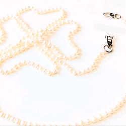天然淡水真珠（淡水パール）のスマホ用ショルダーストラップ　オールノット　ストラップホルダー付 9枚目の画像
