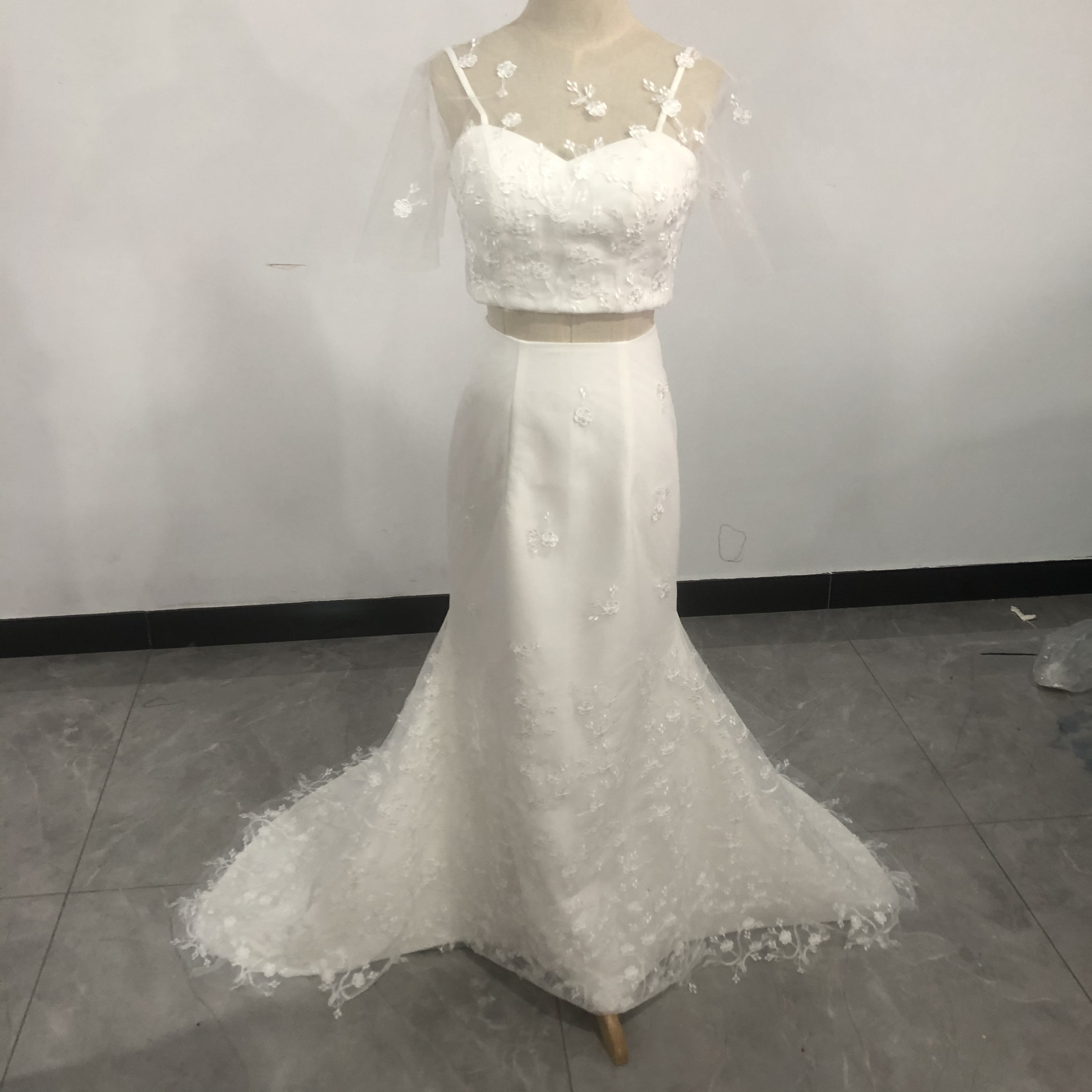 高品質！流れる透け花レース ツーピース パーティードレス 披露宴/お呼ばれ/二次会謝恩会/パーティー