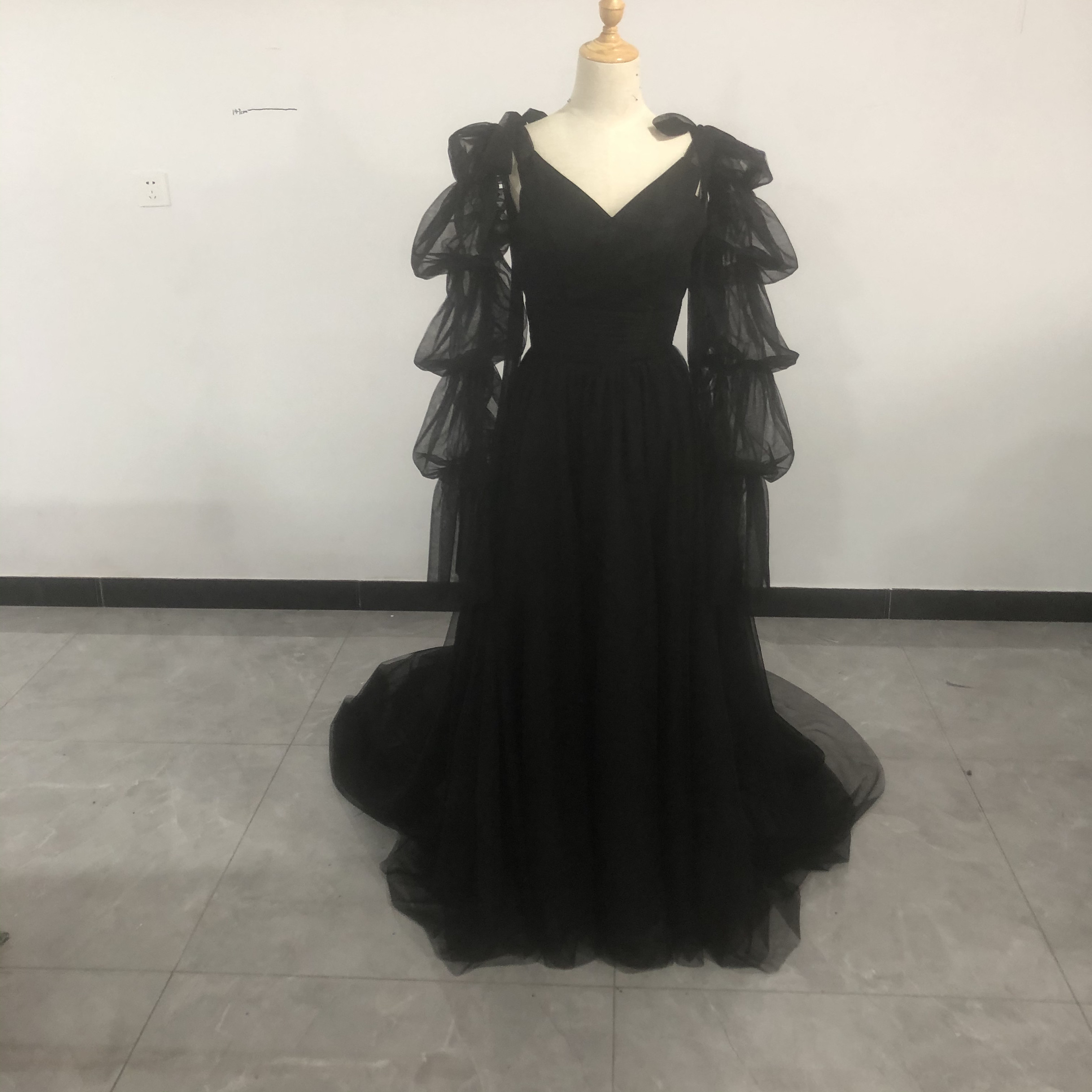 エレガント 黒  ロングスリーブ 姫袖 柔らかく重ねたチュール 取り外し袖 2way 披露宴/お呼ばれ/二次会/2次会