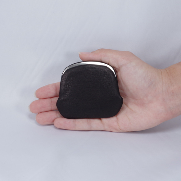 手触りが心地よい-鹿革天溝がま口小銭入れ#黒 2枚目の画像