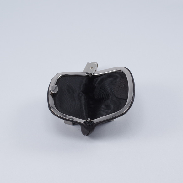 手触りが心地よい-鹿革天溝がま口小銭入れ#黒 4枚目の画像