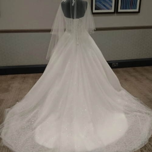 豪華！クラシカル オフホワイト ウエディングドレス ソフトチュール  