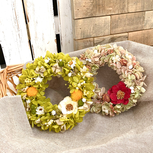 シックな赤い花がポイントのミニリース リース teacup garden 通販