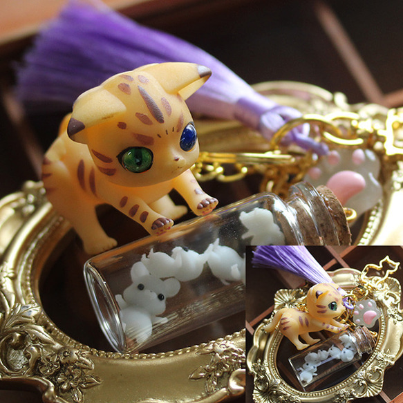 オコ茶トラ猫とネズミ瓶詰キーホルダー(ｵｺ茶猫) 1枚目の画像