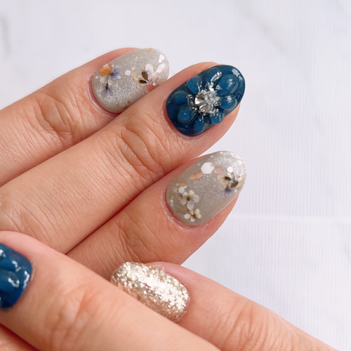キラキラマグネット押し花ネイビーネイル/秋冬ネイル/ぷっくりフラワー  