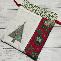 【現品限り】ツリー刺繍+クリスマスプリントの巾着ポーチ　A 1枚目の画像