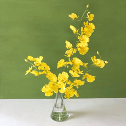 幸運の黄色い蘭 オンシジュームの花瓶付きアレンジ　ずっと楽しめるアーティフィシャルフラワー 新年 お祝の花飾りに 7枚目の画像