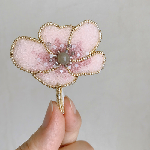 オートクチュールビーズ刺繍ブローチ バラの花（サクリーナ