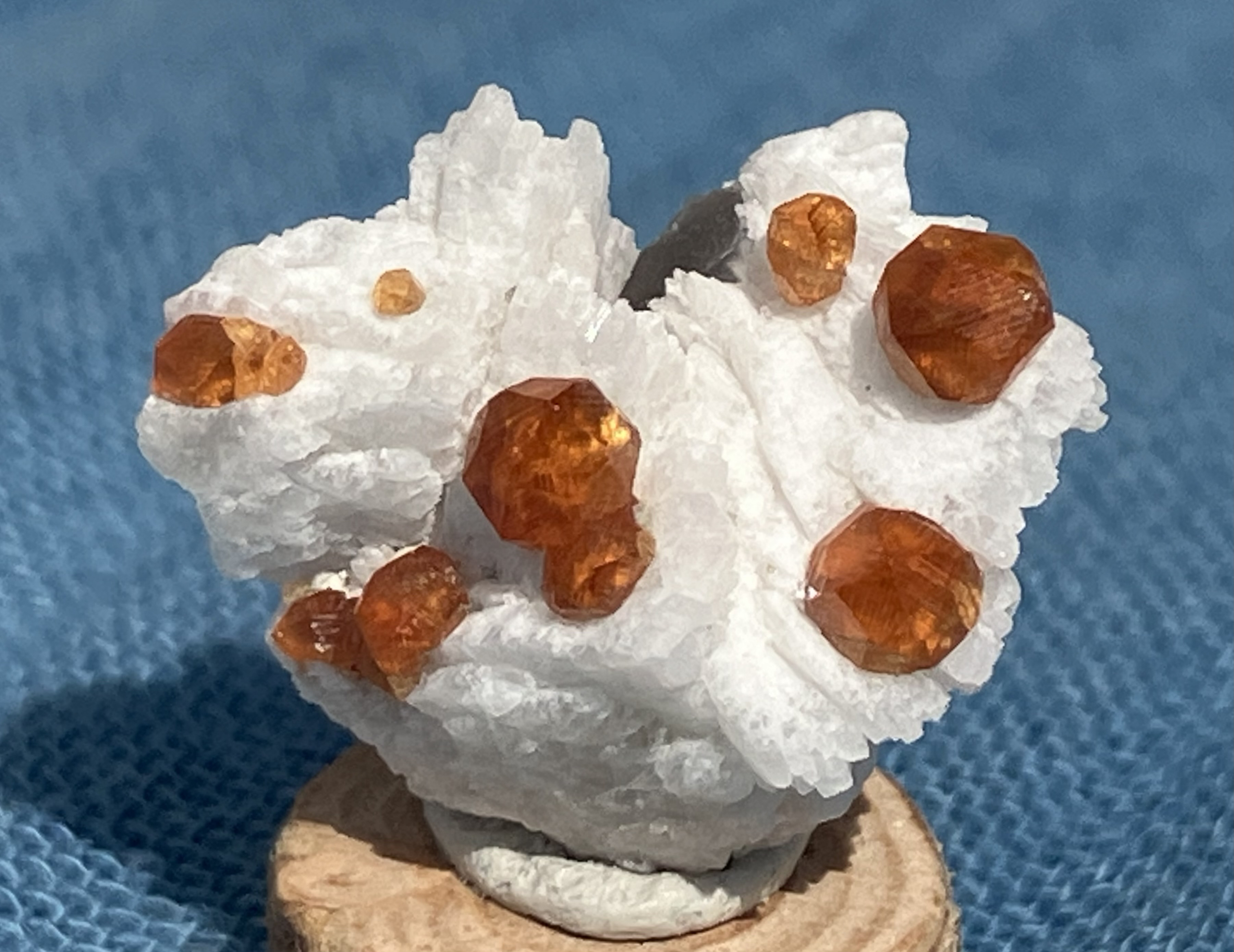 スペサルティンガーネット 満礬柘榴石 サムネイルサイズ ミニ原石 木の