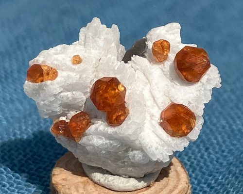 スペサルティンガーネット 満礬柘榴石 サムネイルサイズ ミニ原石 木の