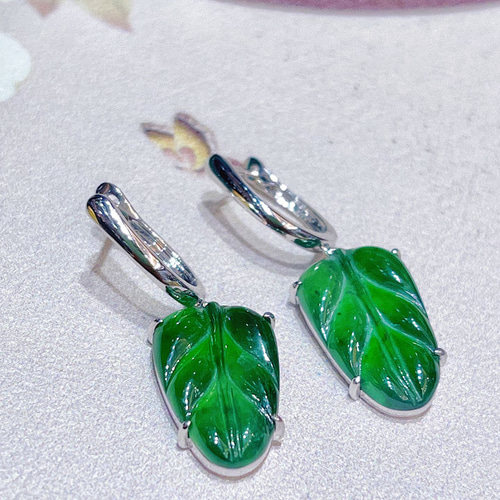 リーフモチーフ ヒスイピアスk18 ピアス（フープ） パール大好き(購入  