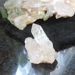 【美しい鉱物標本】ちいさなヒマラヤ水晶クラスター（微ガーデン）／21グラム 4枚目の画像