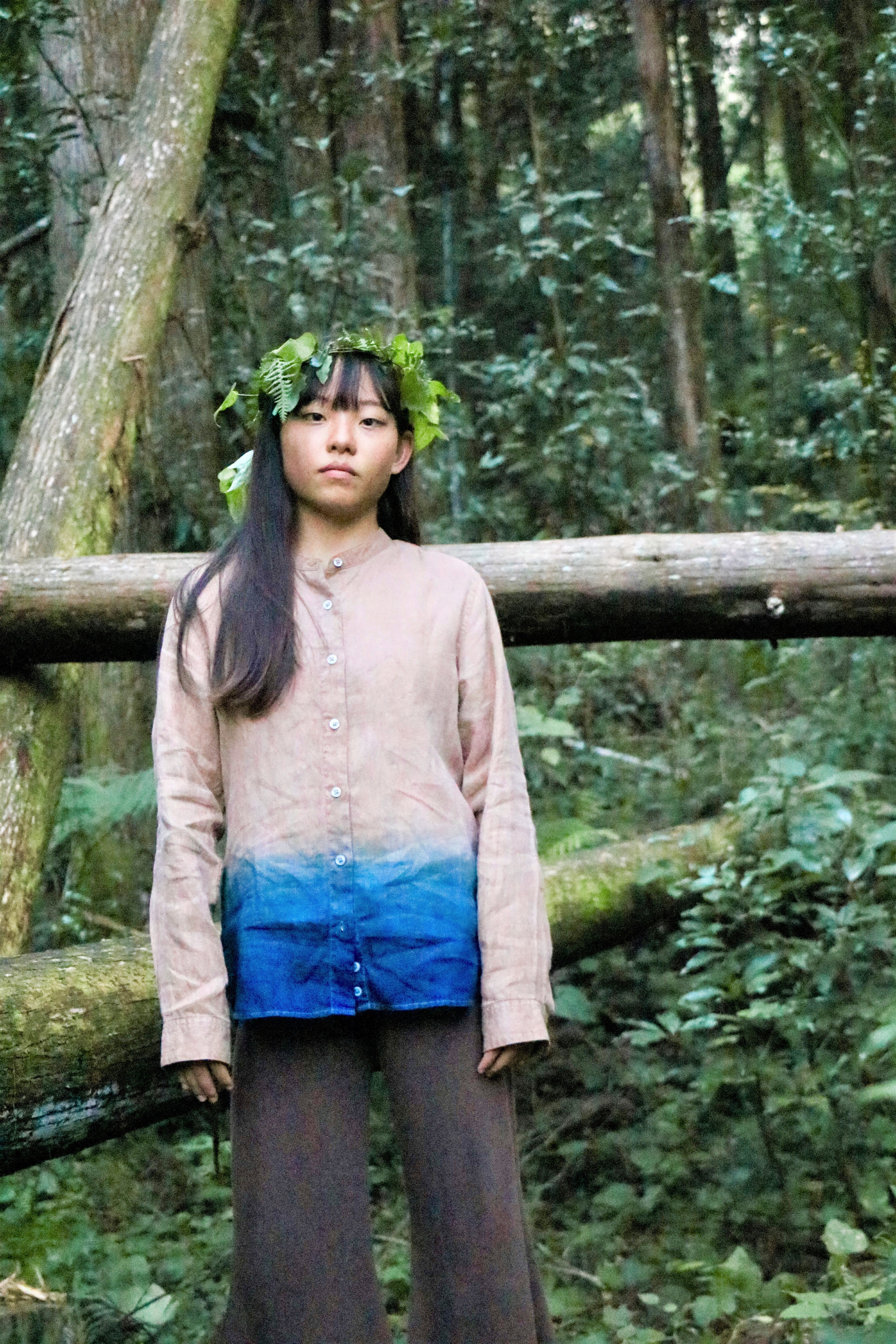 【ladies】 藍染＋泥染（宍喰祇園染）　オーガニックコットンオックス 長袖スタンドカラーブラウス