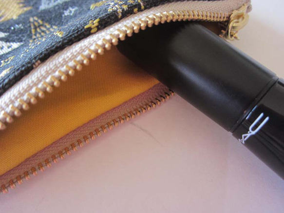 再再販クリスマス2025　フランス生地　黒　もみの木のポーチ　Sサイズ　コスメ入れ　デバイス入れ　クリスマスツリー 5枚目の画像