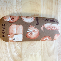 『パン!?な犬』ライトブラウンの柴犬メガネケース/小物入れ/ペンケース 2枚目の画像