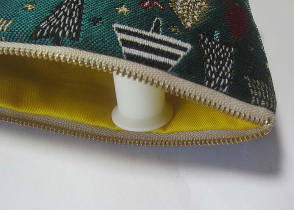 再再販クリスマス2025　フランス生地　黒　もみの木のマチ付きポーチ　Lサイズ　通帳入れ　コスメ入れ　デバイス入れ　 7枚目の画像