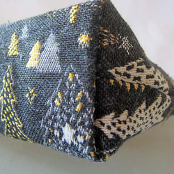 再再販クリスマス2025　フランス生地　黒　もみの木のマチ付きポーチ　Lサイズ　通帳入れ　コスメ入れ　デバイス入れ　 3枚目の画像