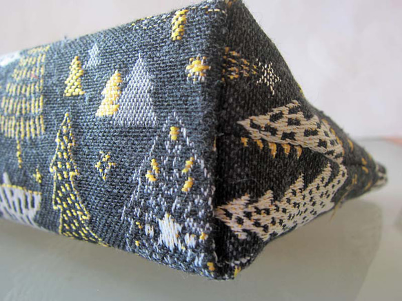 再再販クリスマス2025　フランス生地　黒　もみの木のマチ付きポーチ　Lサイズ　通帳入れ　コスメ入れ　デバイス入れ　 3枚目の画像