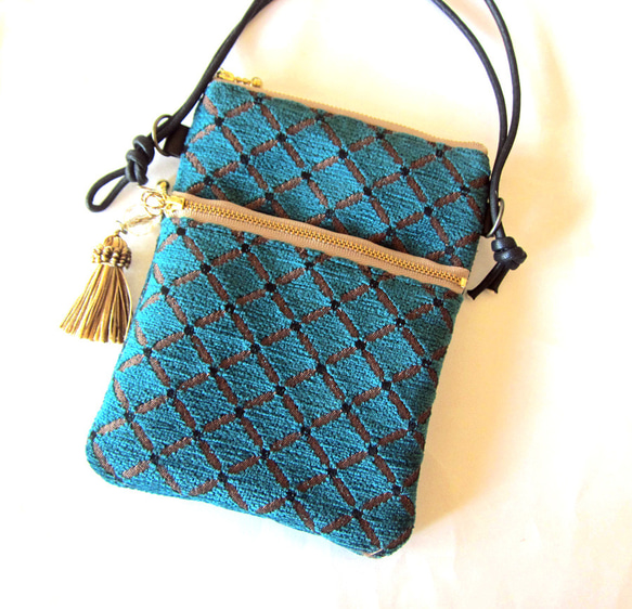 クリスマス2025　フランス生地　黒　もみの木のポーチ　Lサイズ　通帳入れ　コスメ入れ　デバイス入れ　 8枚目の画像