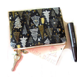 クリスマス2025　フランス生地　黒　もみの木のポーチ　Lサイズ　通帳入れ　コスメ入れ　デバイス入れ　 3枚目の画像