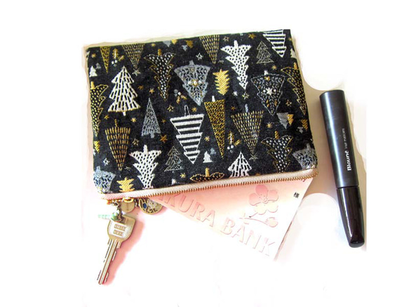 クリスマス2025　フランス生地　黒　もみの木のポーチ　Lサイズ　通帳入れ　コスメ入れ　デバイス入れ　 3枚目の画像