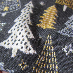 クリスマス2025　フランス生地　黒　もみの木のポーチ　Lサイズ　通帳入れ　コスメ入れ　デバイス入れ　 5枚目の画像