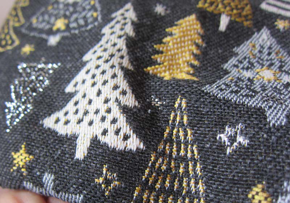 クリスマス2025　フランス生地　黒　もみの木のポーチ　Lサイズ　通帳入れ　コスメ入れ　デバイス入れ　 5枚目の画像