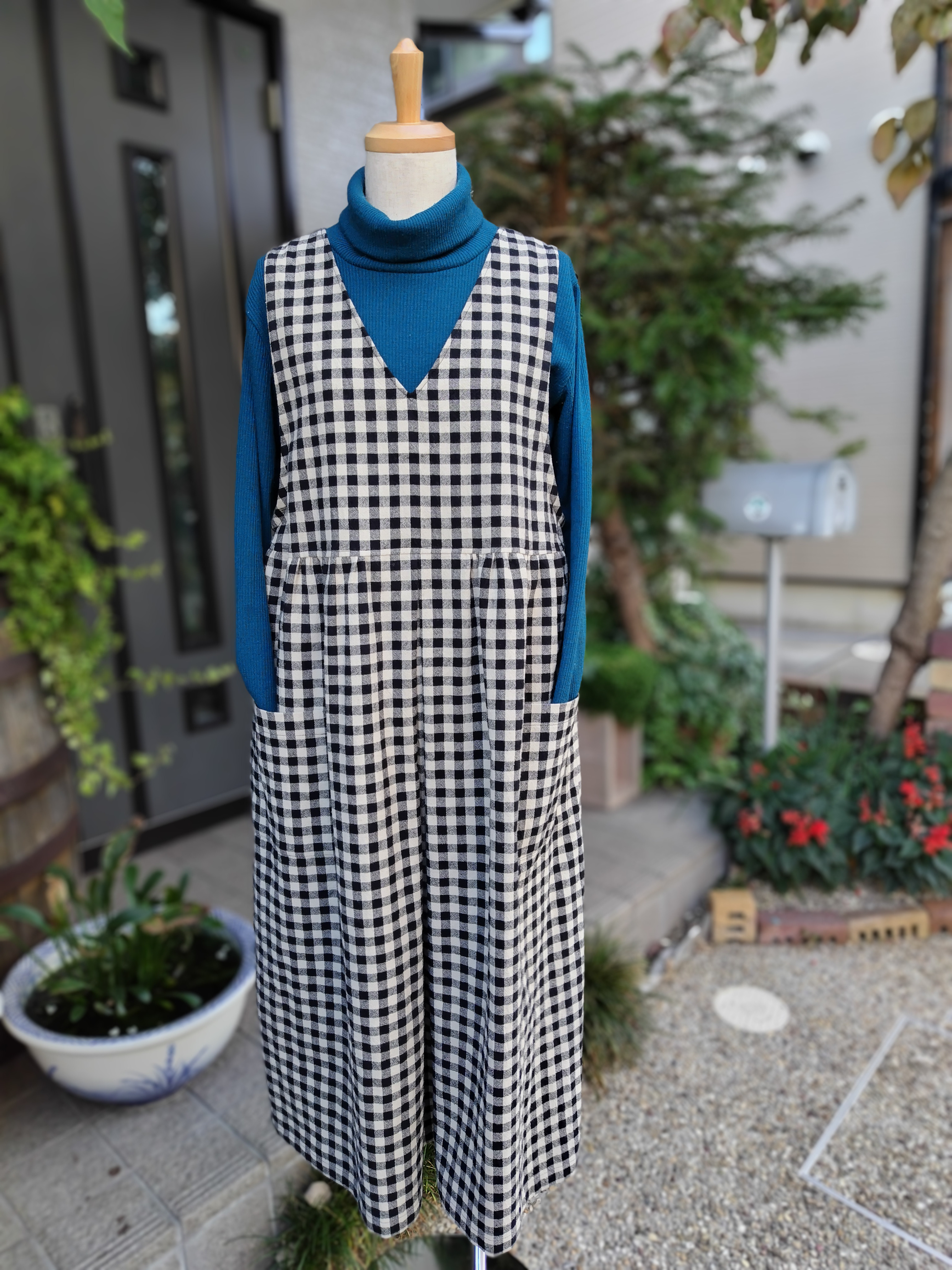 ハイウエストVネックギャザージャンパースカート/　エプロンワンピース/　綿麻キャンバスワッシャー