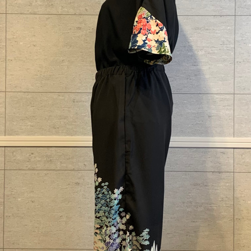新作*黒留袖(作家物)の着物リメイクワイドパンツ 新作*黒留袖(作家物)の着物リメイクワイドパンツ