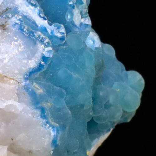 プルンボグマイト　鉛ゴム石　鉱物標本　原石鉱石　天然石　ストーン　バイカラー 和み感が高い青と形状 ☆希少色彩美☆彡 32g プラムボグマイト