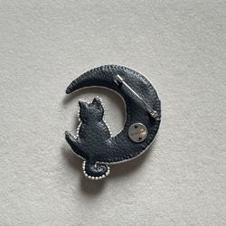 ビーズ刺繍のブローチ　-月と猫- moon & cat 6枚目の画像