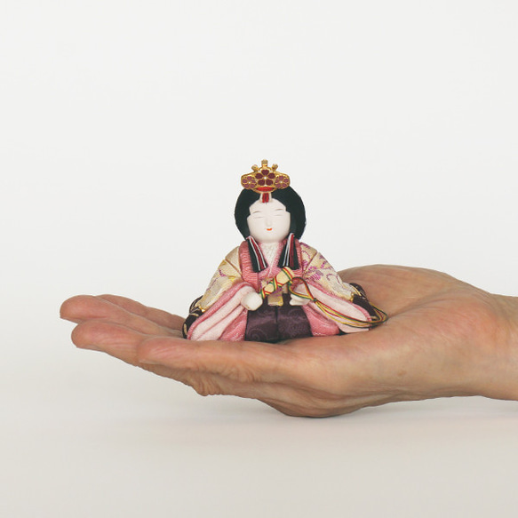 三月人形 木目込み人形 コンパクト 雛飾り「宝想雛・粋 」焼き桐 正六角　 10枚目の画像