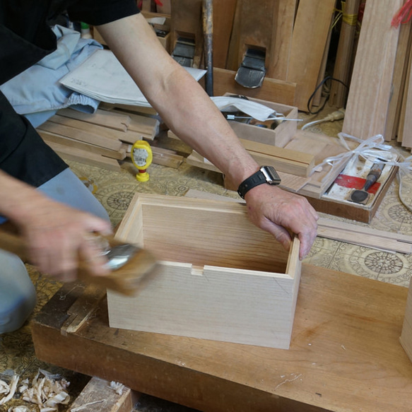 三月人形 木目込み人形 コンパクト 雛飾り「宝想雛・粋 」焼き桐 四角形（小） 7枚目の画像