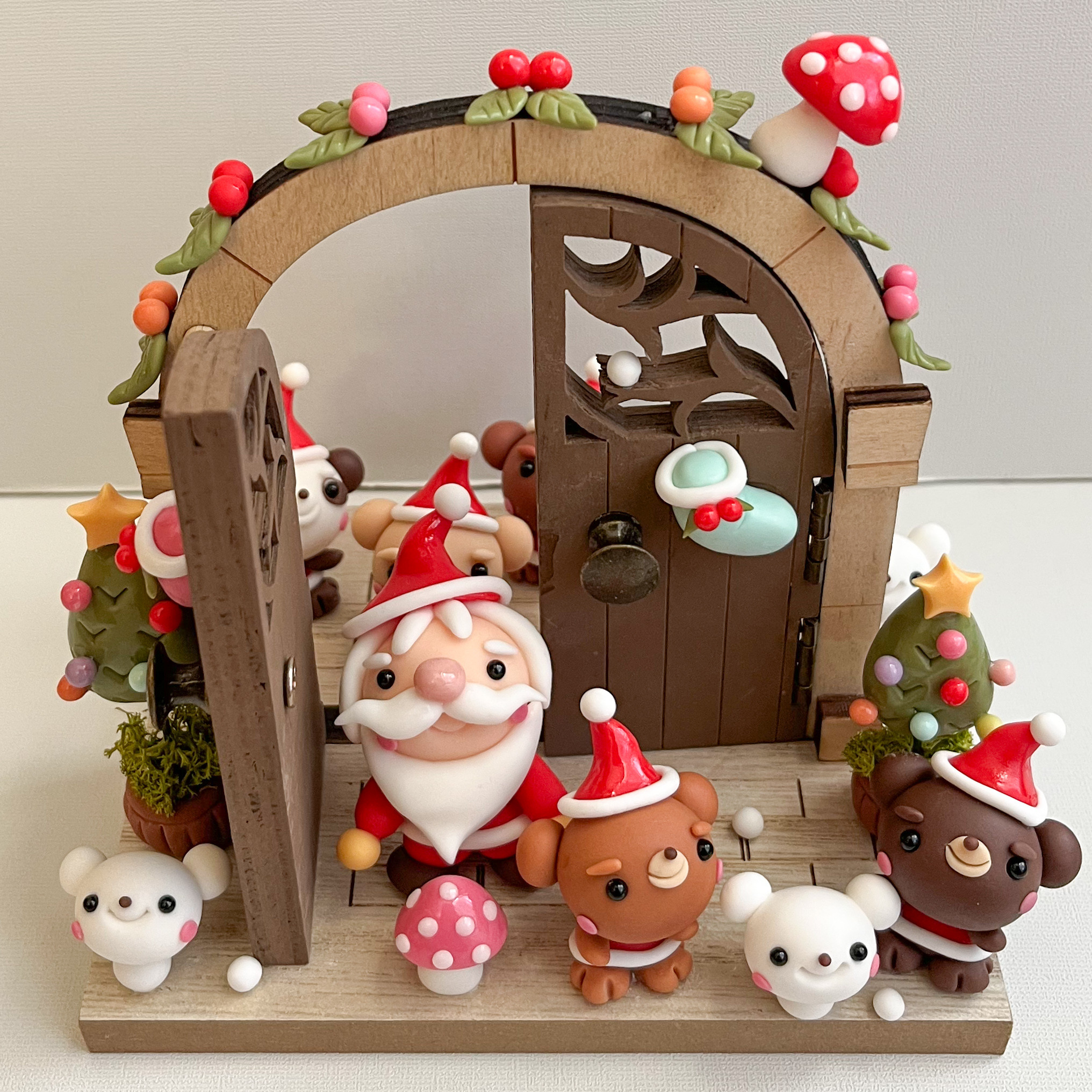 珍♪アンティーク♪パンダベア　クリスマス限定 扉開けたらサンタクロース クリスマス ミニチュア 粘土細工 樹脂