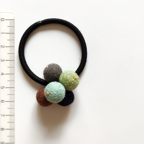 【専用】羊毛フェルト　ヘアゴムセット 羊毛 フェルト FELT ボール ヘアゴム ハンドメイドの商品ページ｜卸