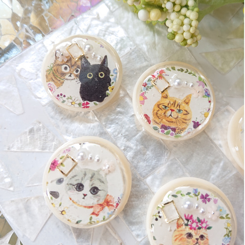 猫のボタン☆5個 o-28 ネコ/ボタン/カボション/イラスト ボタン