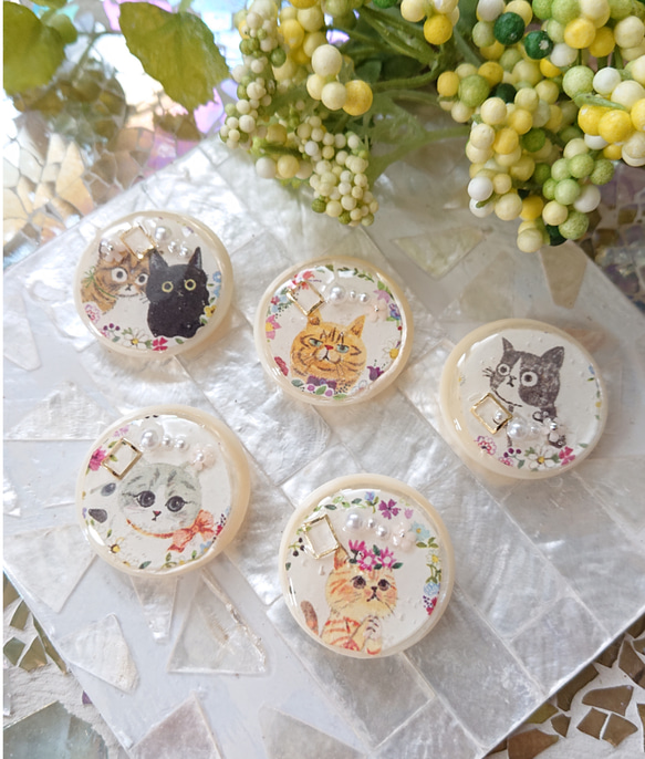 猫のボタン☆5個 o-28 ネコ/ボタン/カボション/イラスト ボタン