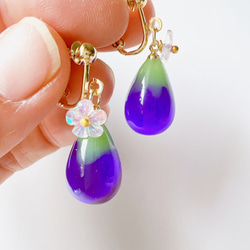 茄子獨特紫色樹脂吊式耳環非穿孔耳環金色 第3張的照片