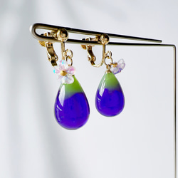 茄子獨特紫色樹脂吊式耳環非穿孔耳環金色 第2張的照片